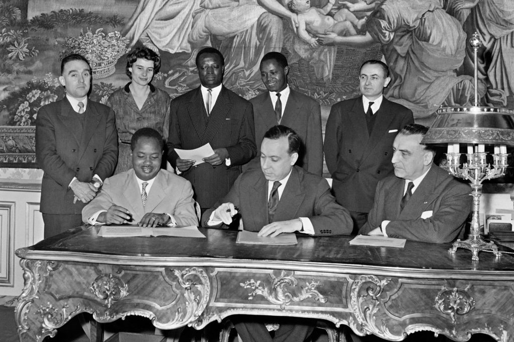 امضای معاهده‌ی الحاق بخش مسیحی به کامرون